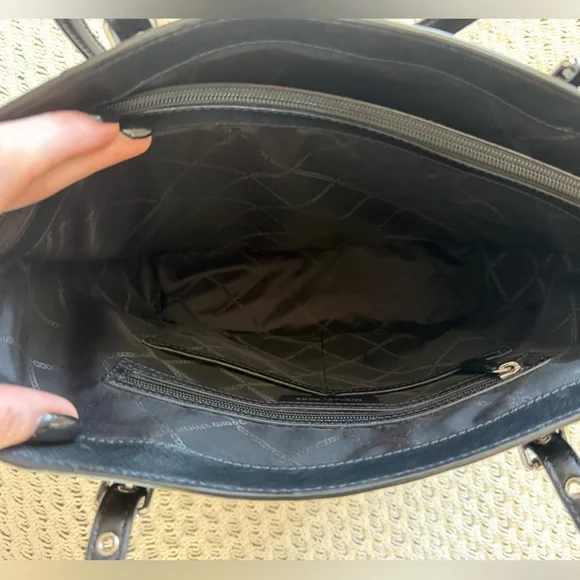 MICHAEL KORS Large Voyager Signature Black Leather MK Logo Luxury Tote Purse Bag - Picture 13 of 16